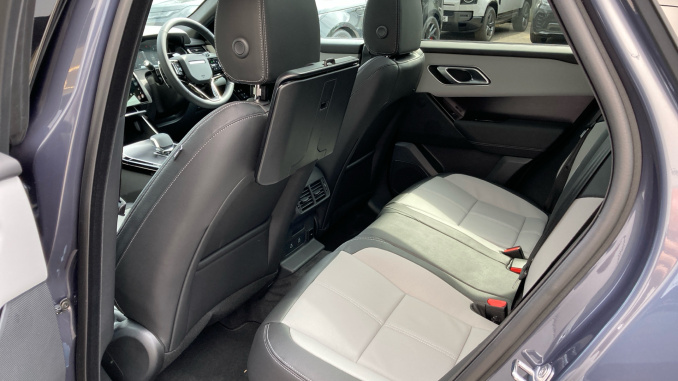 Land Rover Range Rover Velar 3.0 D300 MHEV Belgravia Edition Satin 5dr Auto Diesel Estate - Image 54